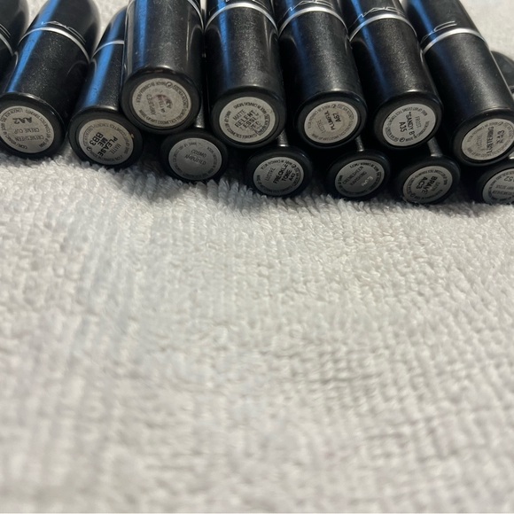 MAC Lipstick bundle - Picture 2 of 3